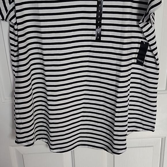 Torrid Black/White Girlfriend Signature Jersey V-neck Tee, NWT - Picture 3 of 7